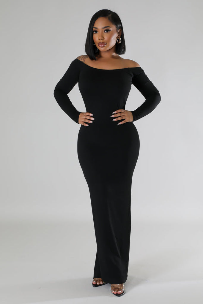 model wearing Black Long Sleeves Open Back Midi Dress with her hands on her hips