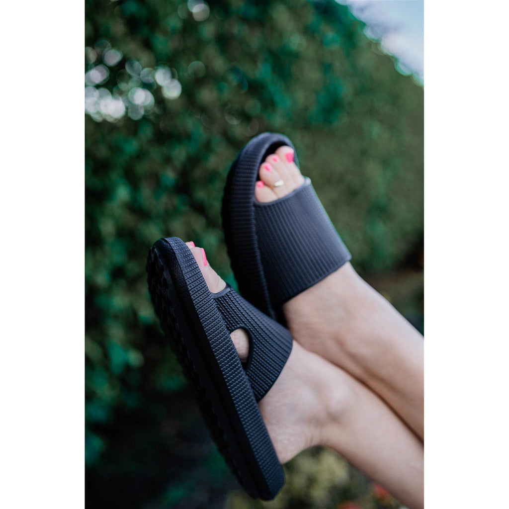 Insanely Comfortable Slides in Black