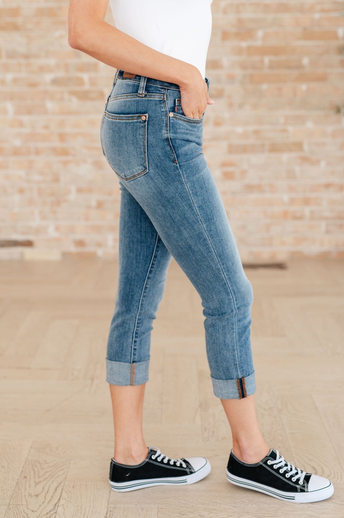 Judy Blue Mid Rise Skinny Capri Jeans