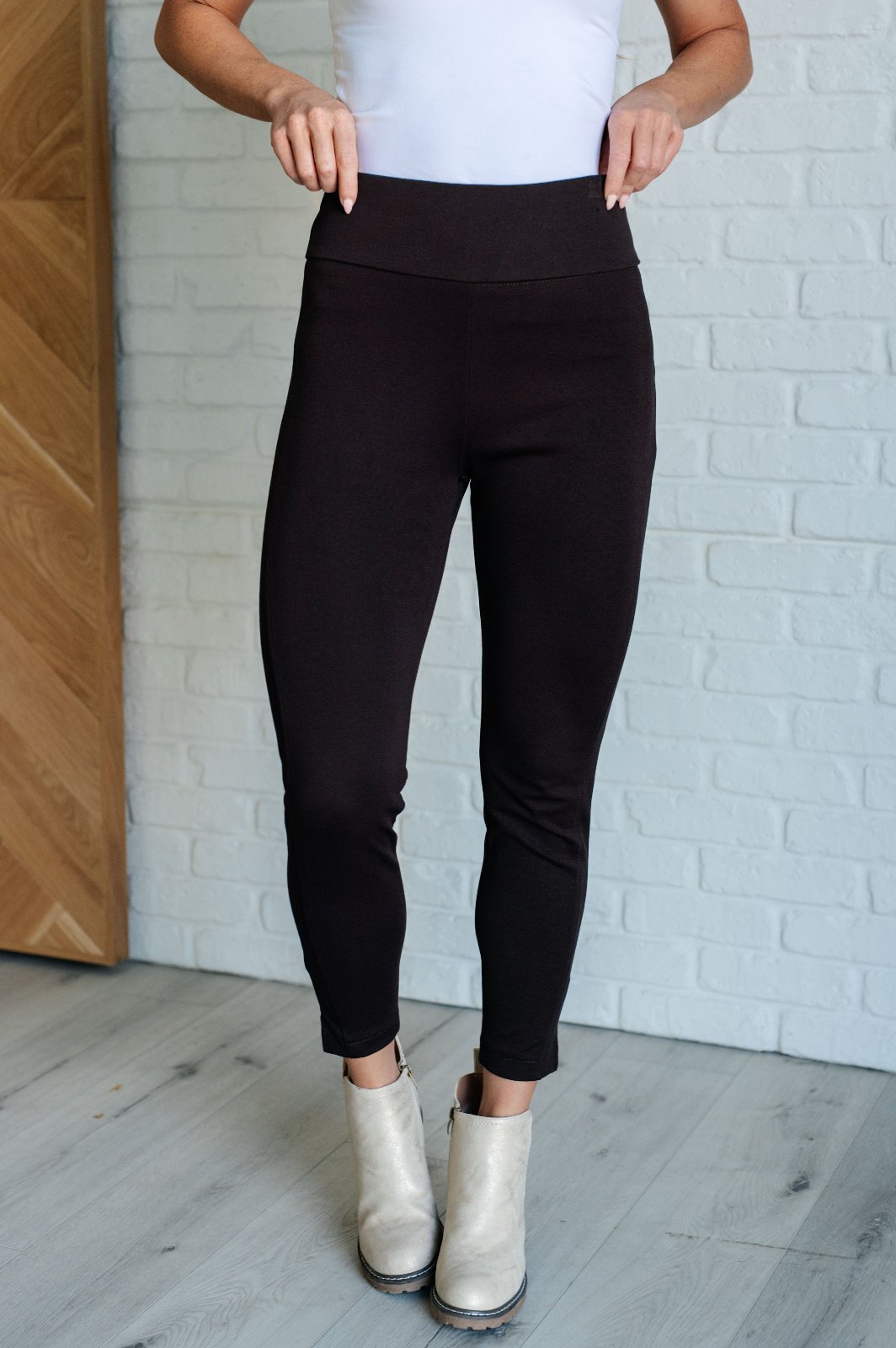 Magic Ankle Crop Skinny Pants in Brown