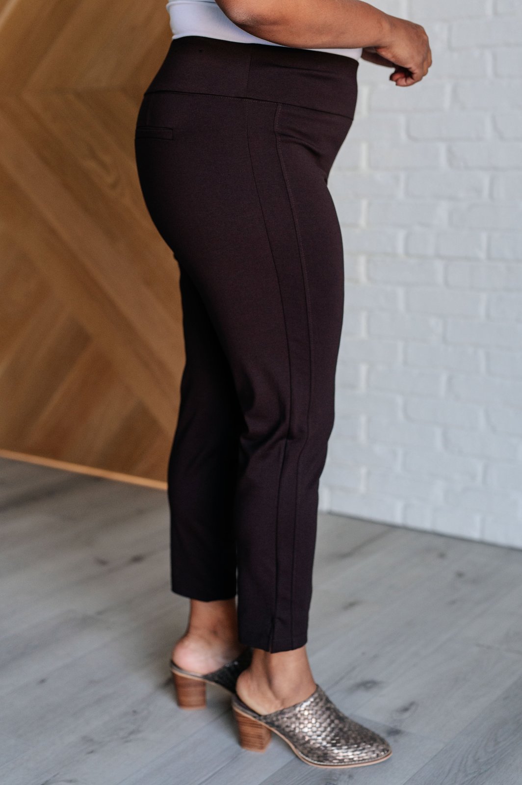 Magic Ankle Crop Skinny Pants in Brown