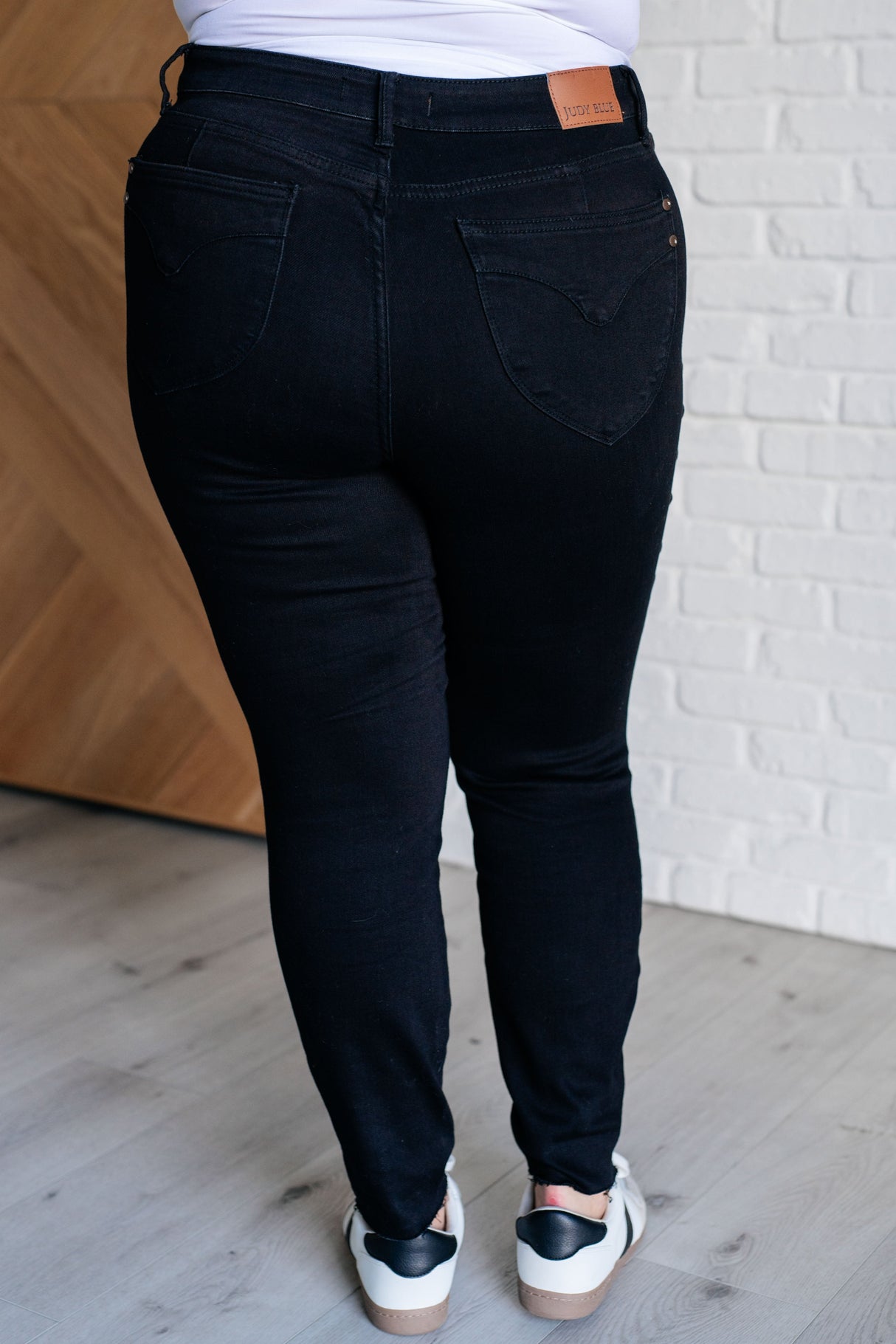 Judy Blue Tummy Control Skinny Jeans in Black