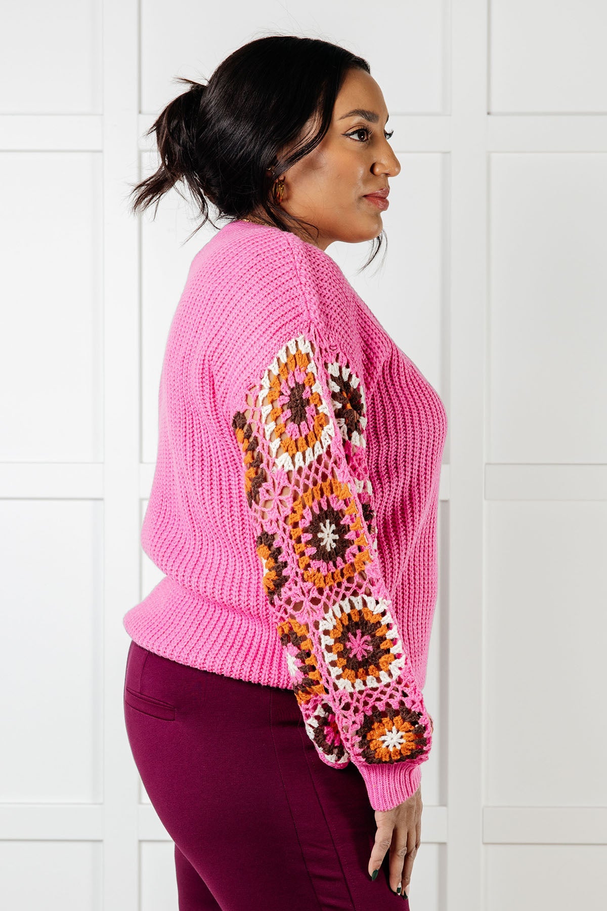 Plus Size Pink Crochet Sleeve V-Neck Sweater side sleeve detail